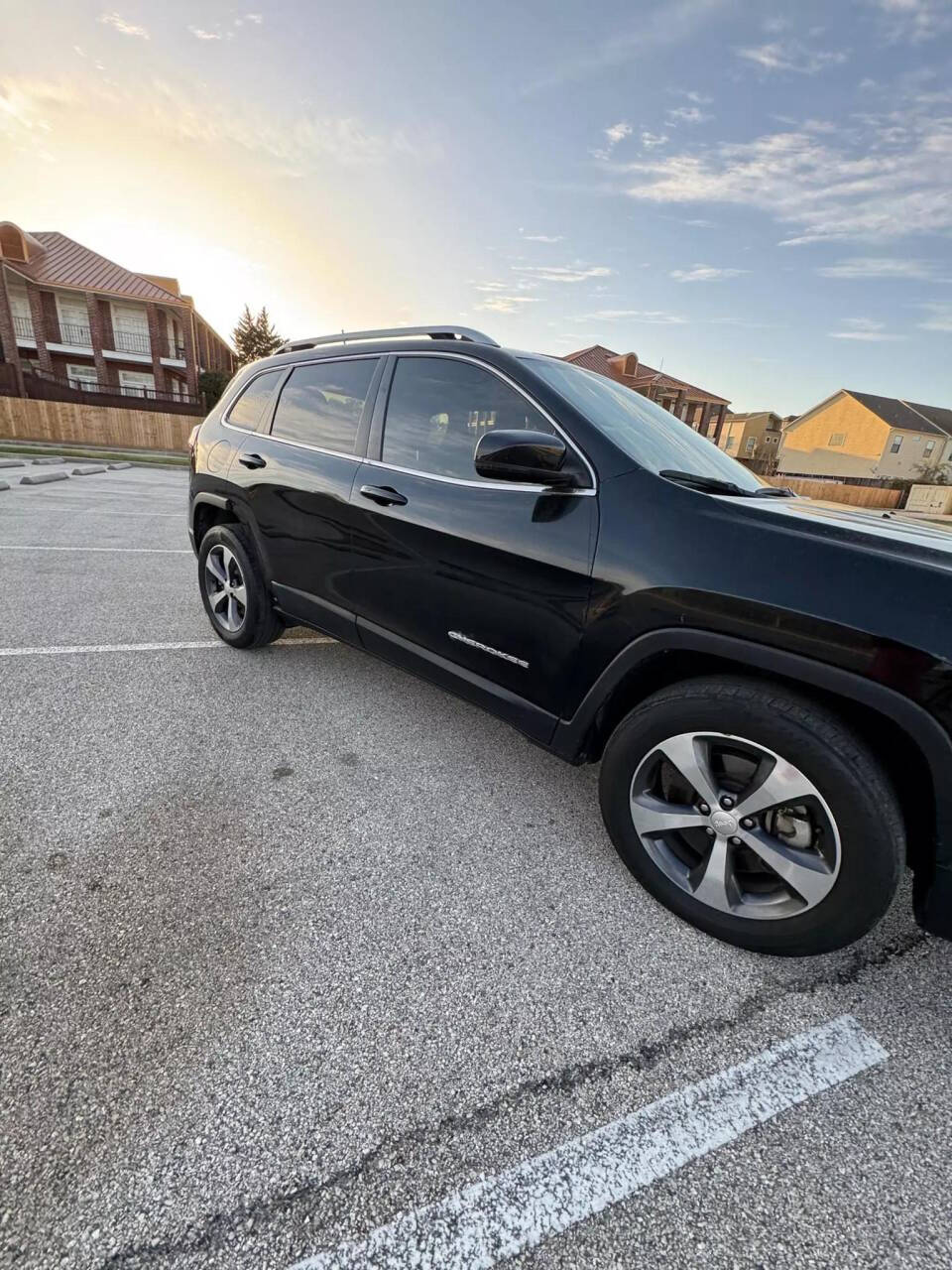 2020 Jeep Cherokee for sale at MOTOR VILLAGE LLC in Houston, TX