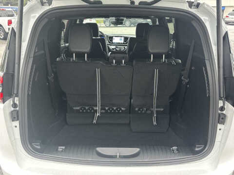 2027 Chrysler Pacifica Select