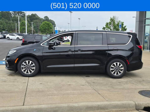 2024 Chrysler Pacifica Plug-In Hybrid Select