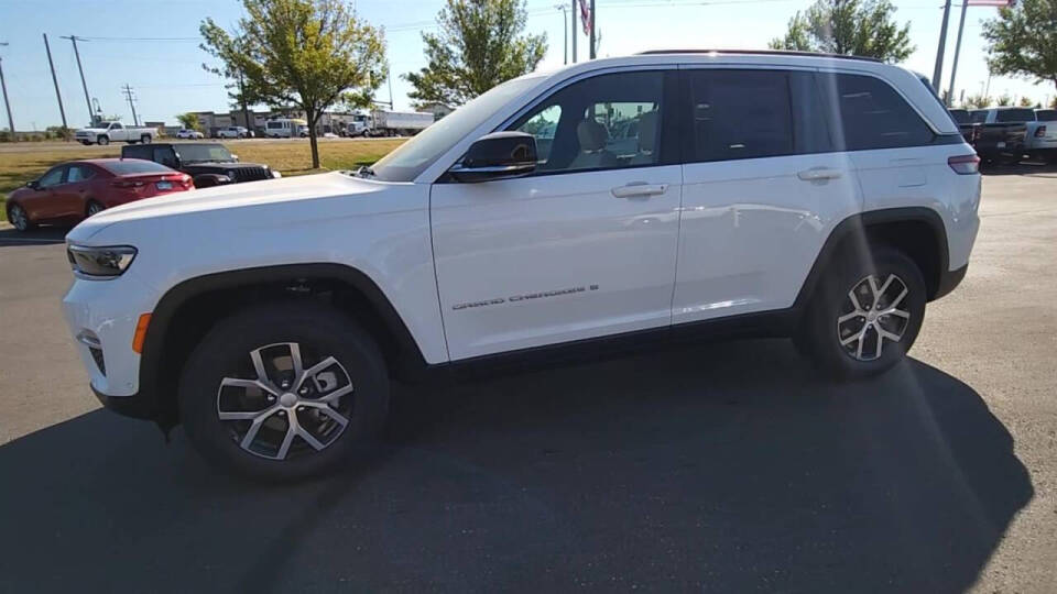 2025 Jeep Grand Cherokee for sale at Victoria Auto Sales in Victoria, MN