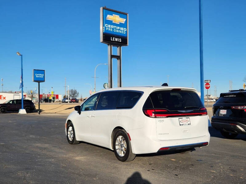 2024 Chrysler Pacifica Touring L