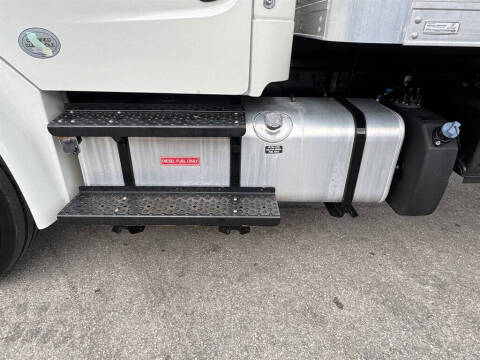 2019 Freightliner M2 106