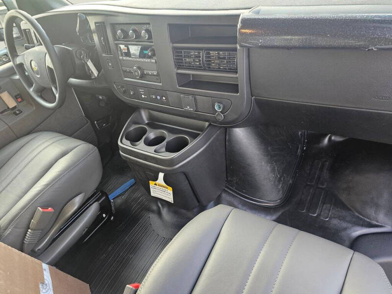 2025 Chevrolet Express 2500