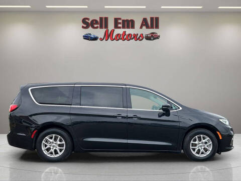 2023 Chrysler Pacifica Touring L