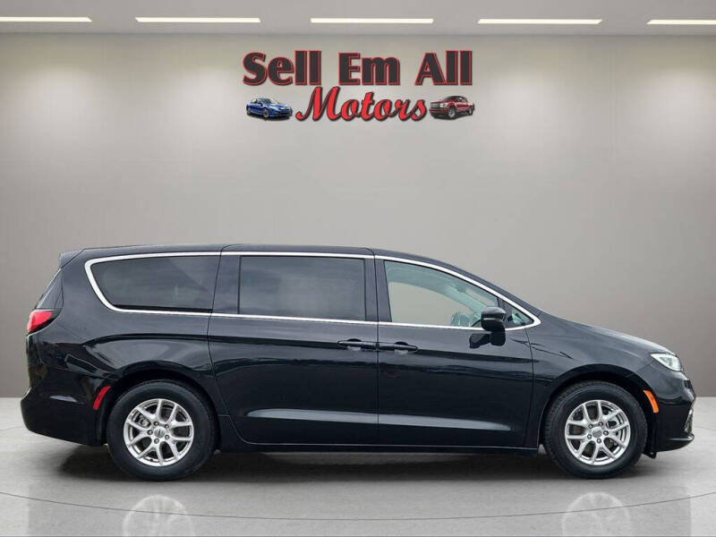 2023 Chrysler Pacifica Touring L