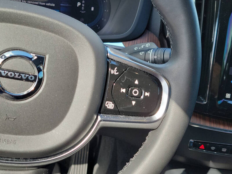 2024 Volvo XC60 B5 Plus Dark Theme