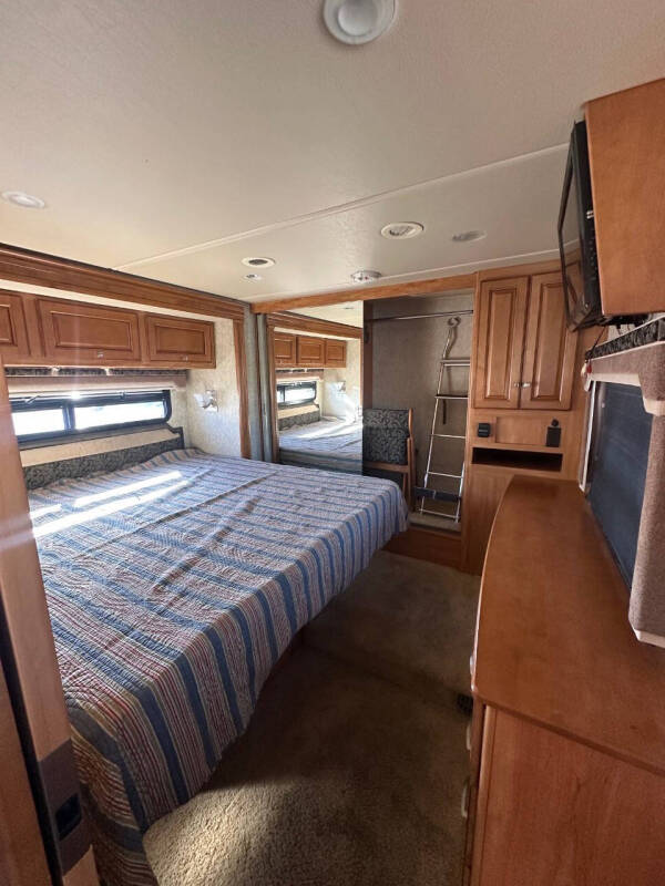 2010 Winnebago JOURNEY 40L