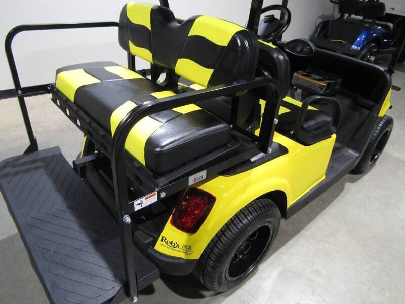 2019 E-Z-GO RXV