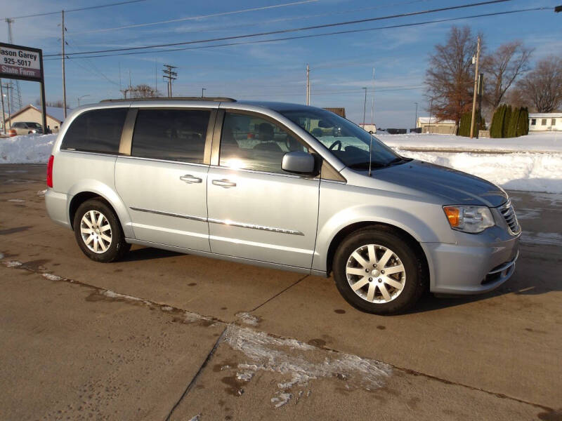 2013 Chrysler Town & Country Touring's photo