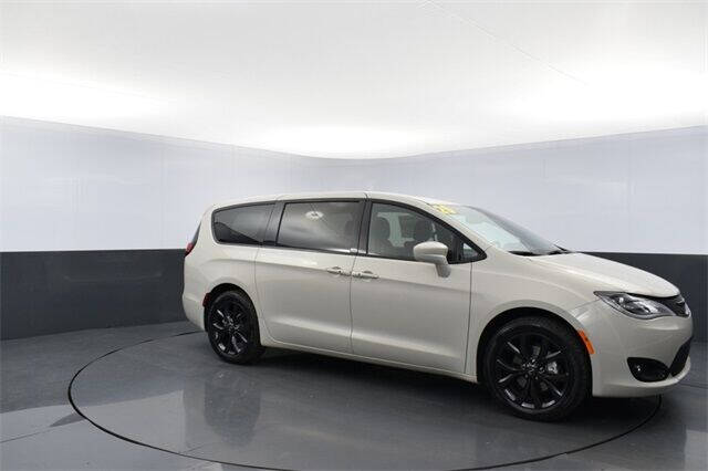 2020 Chrysler Pacifica Touring