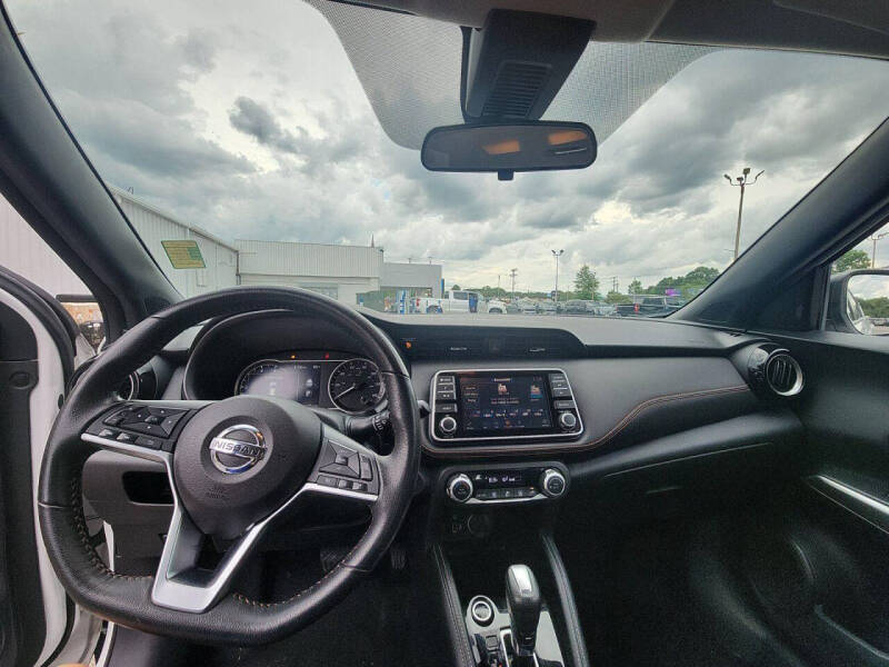 2020 Nissan Kicks SR