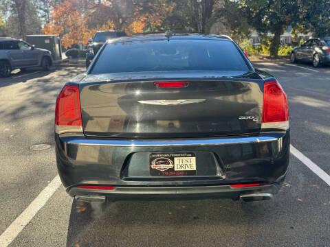 2017 Chrysler 300 C