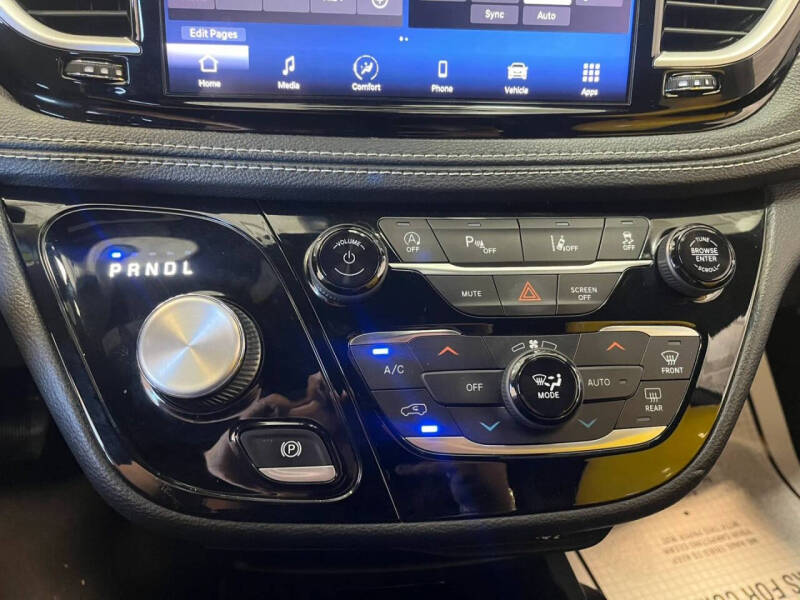 2022 Chrysler Pacifica Touring L