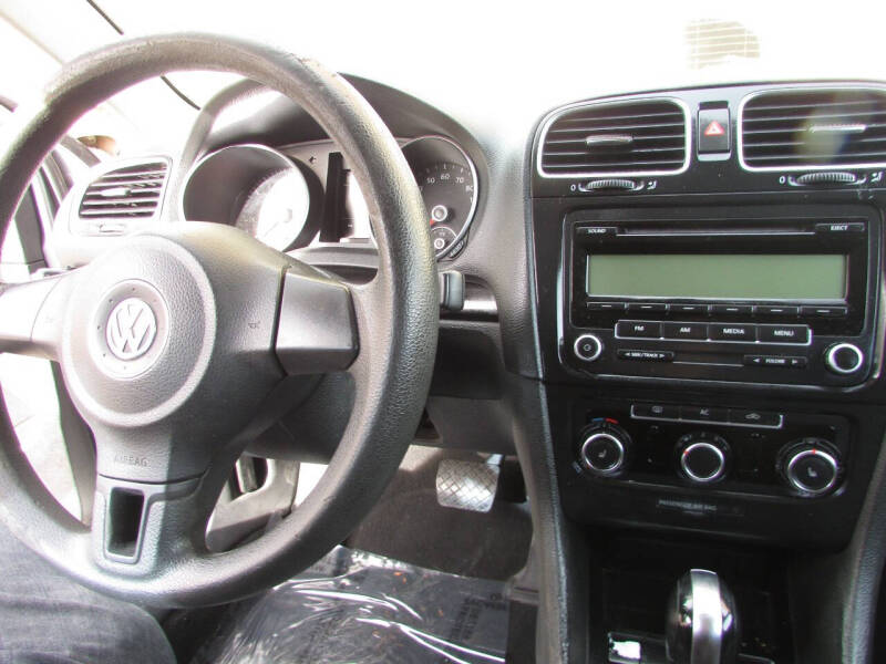 2011 Volkswagen Jetta SportWagen S photo 30