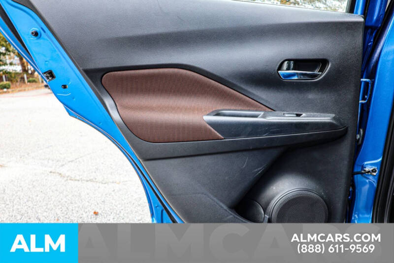 2022 Nissan Kicks SR