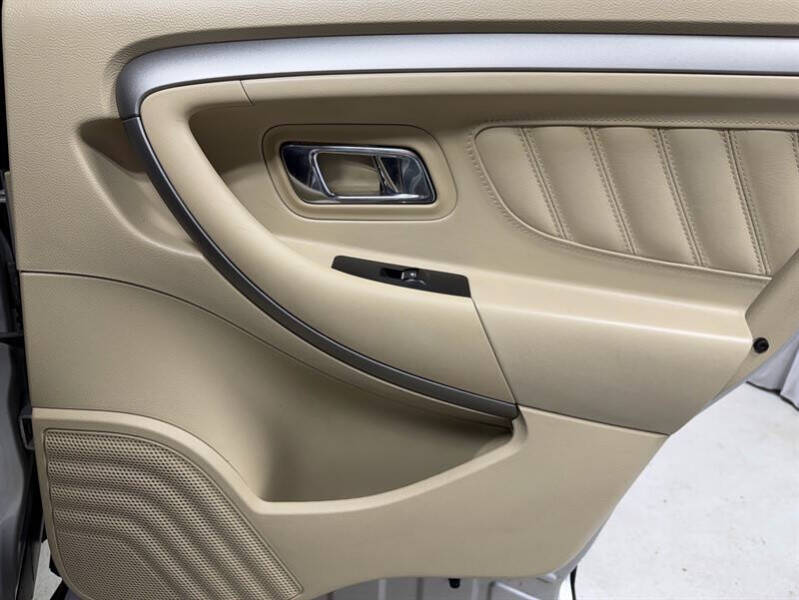 2016 Ford Taurus SE