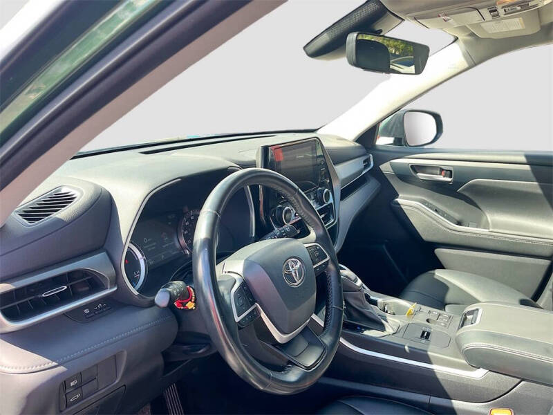 2023 Toyota Highlander Hybrid XLE