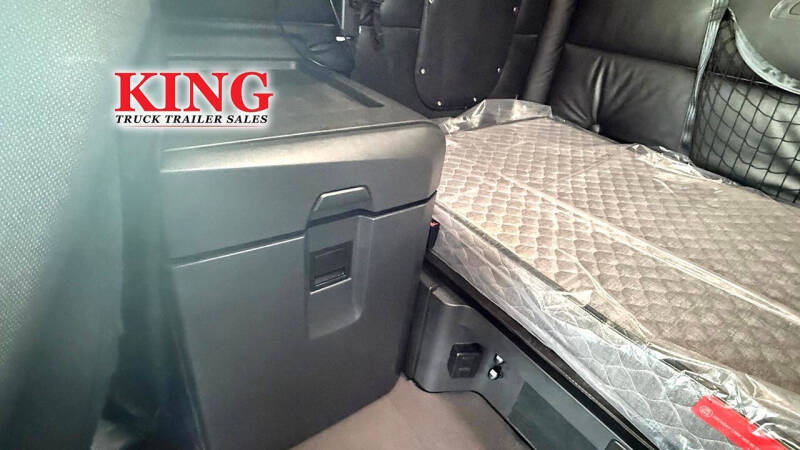 2024 Freightliner Cascadia