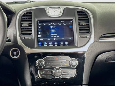 2023 Chrysler 300 Touring L