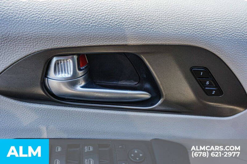 2024 Chrysler Pacifica Plug-In Hybrid Select