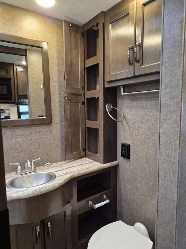 2019 Thor Motor Coach Ace 33.1