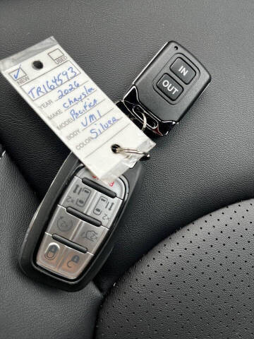 2026 Chrysler Pacifica Select