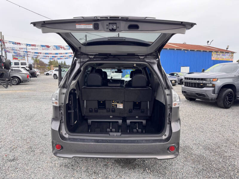 2019 Toyota Sienna SE 8-Passenger