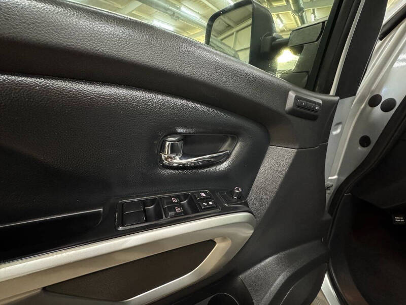 2017 Nissan Titan XD SL