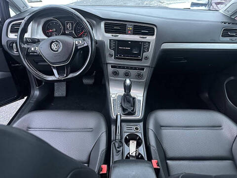 2017 Volkswagen Golf SportWagen