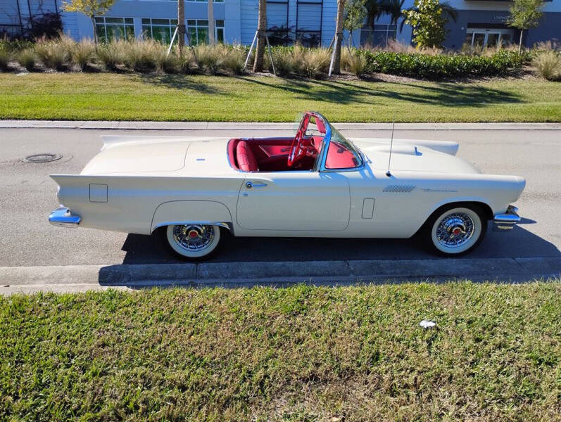 1957 Ford Thunderbird