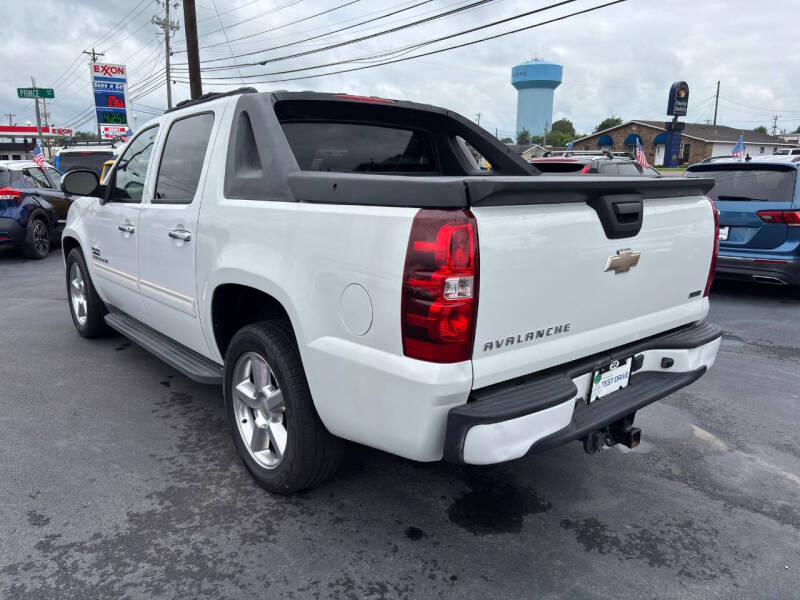 2011 Chevrolet Avalanche LS