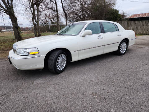 2004 Lincoln Town Car for sale at Southeast Classics LLC in Decatur AL