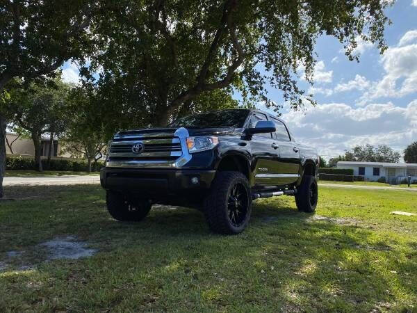 2014 Toyota Tundra SR5's photo