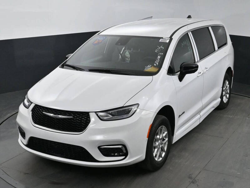 2025 Chrysler Pacifica Select