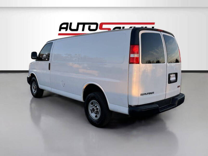 2022 GMC Savana 2500
