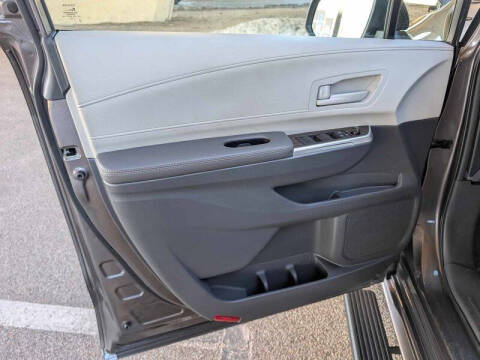 2025 Toyota Sienna LE 8-Passenger