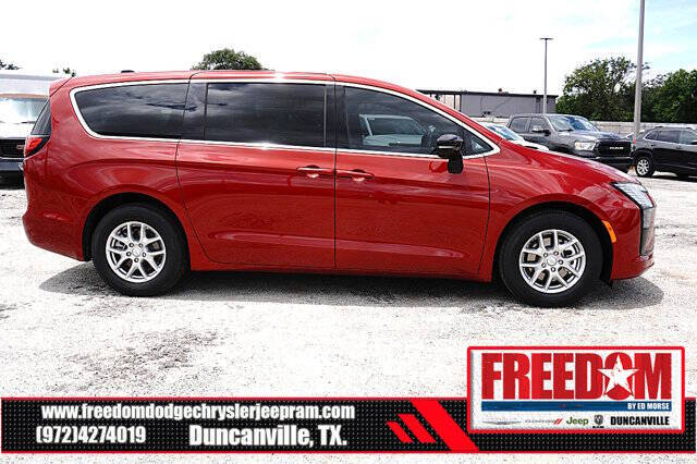 2027 Chrysler Pacifica Select