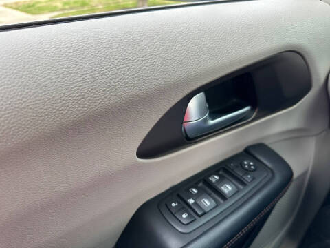 2017 Chrysler Pacifica Touring Plus