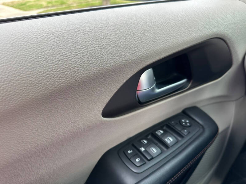 2017 Chrysler Pacifica Touring Plus