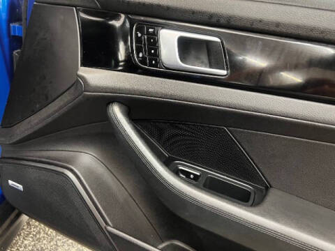 2017 Porsche Panamera 4