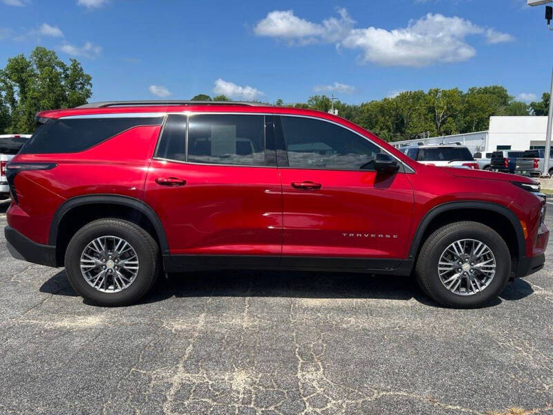 2025 Chevrolet Traverse LT