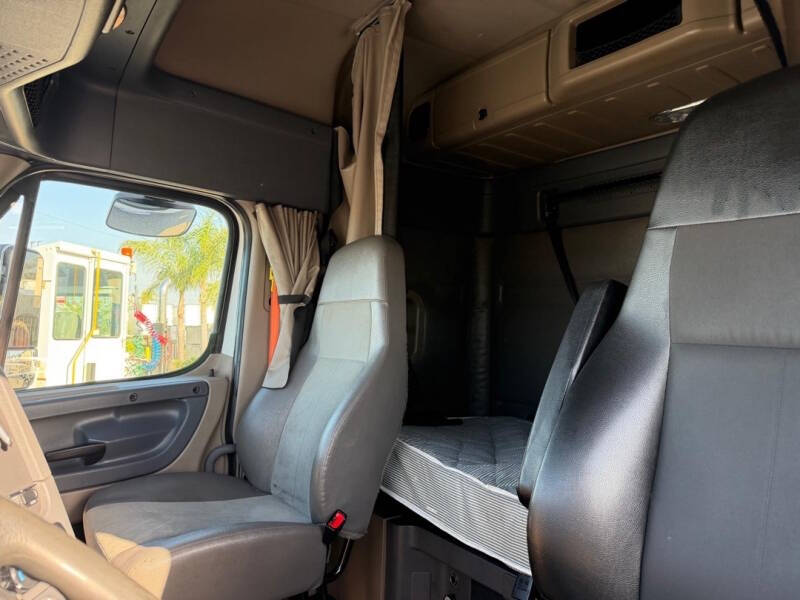 2020 Freightliner Cascadia