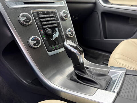 2016 Volvo XC60 T6 Drive-E