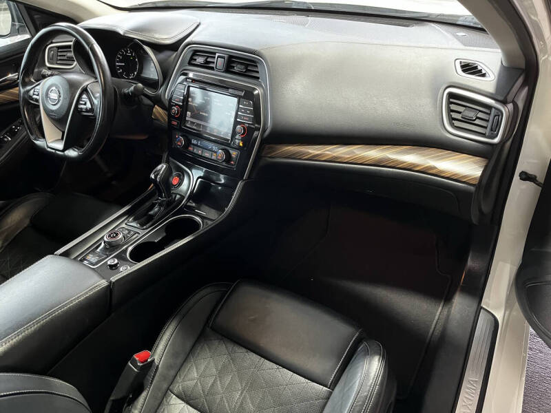 2017 Nissan Maxima Platinum