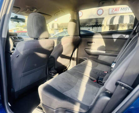 2014 Toyota Prius v Two