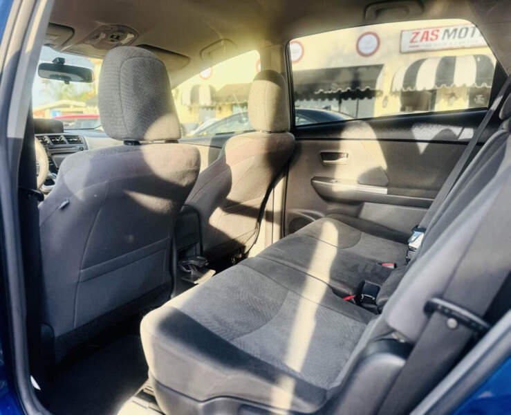 2014 Toyota Prius v Two