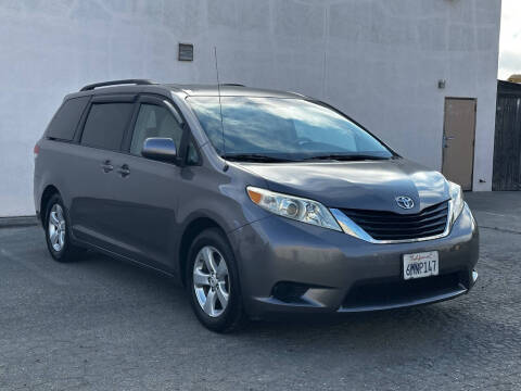 2011 Toyota Sienna LE 8-Passenger