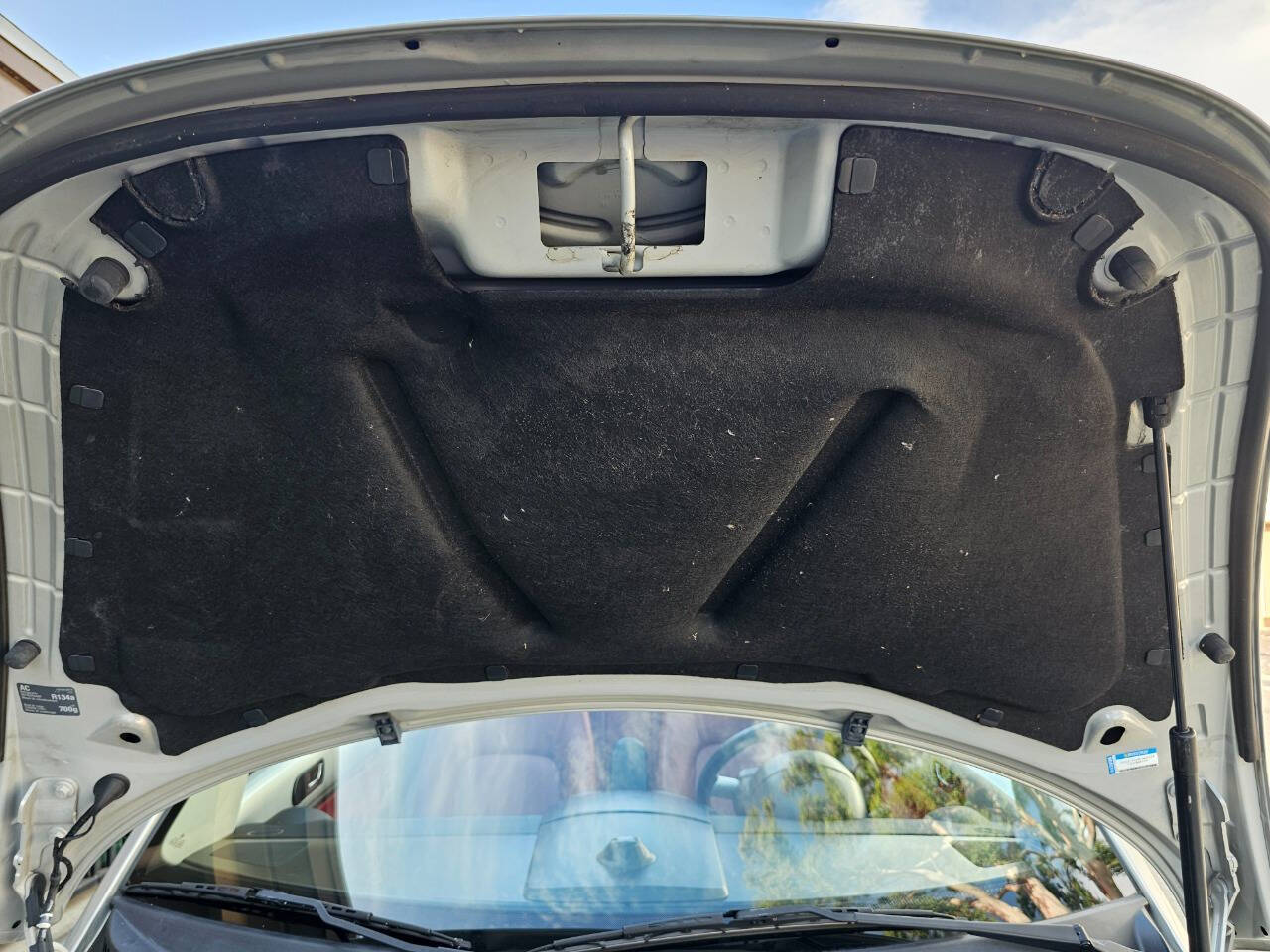 2009 Volkswagen New Beetle Convertible 34