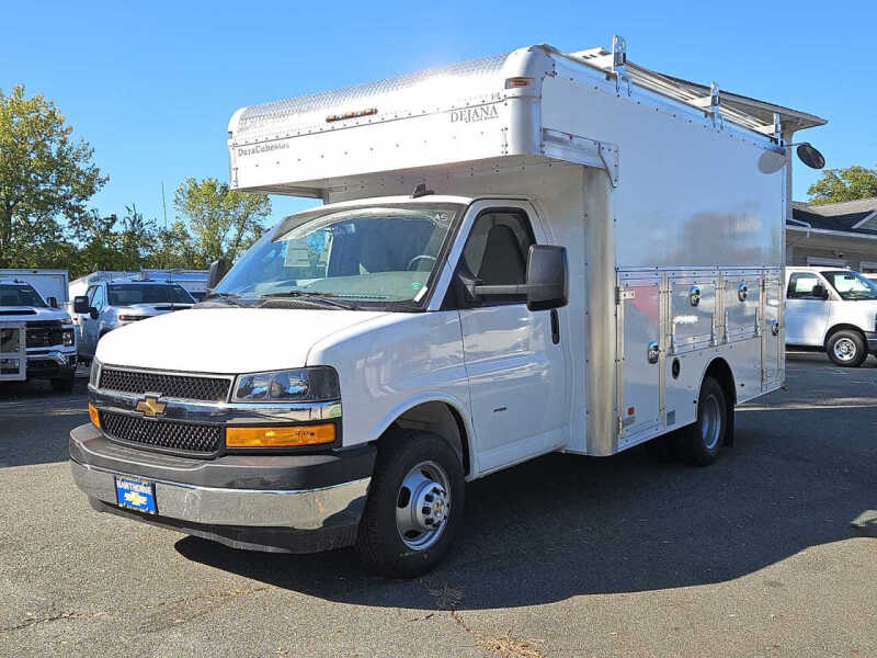 2025 Chevrolet Express 3500