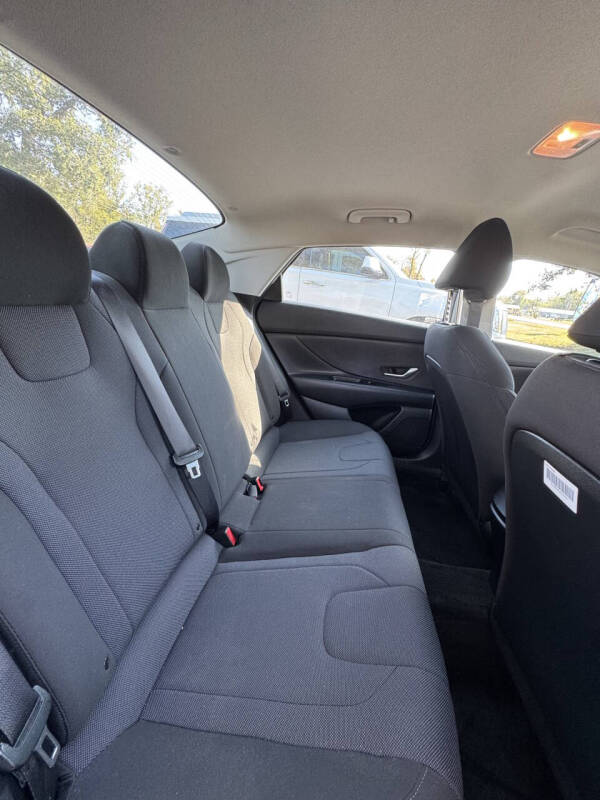 2023 Hyundai Elantra SE